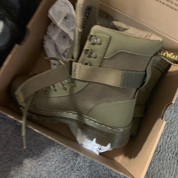 Dr marten combs tech v boot - Picture 3 of 6